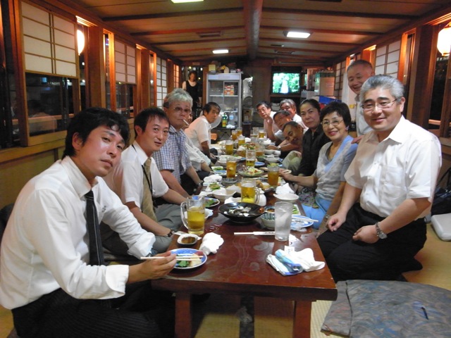 歯科医師会の先生方との懇親会の屋形船　柴垣歯科医院
