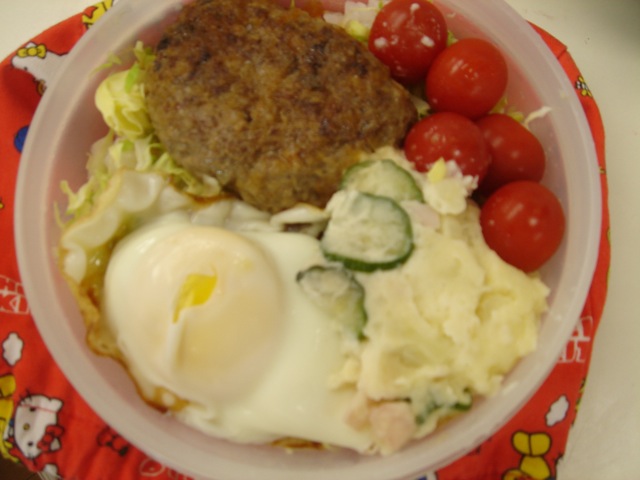 スタッフの弁当ロコモコ　綾瀬市海老名市の境に位置する柴垣歯科医院