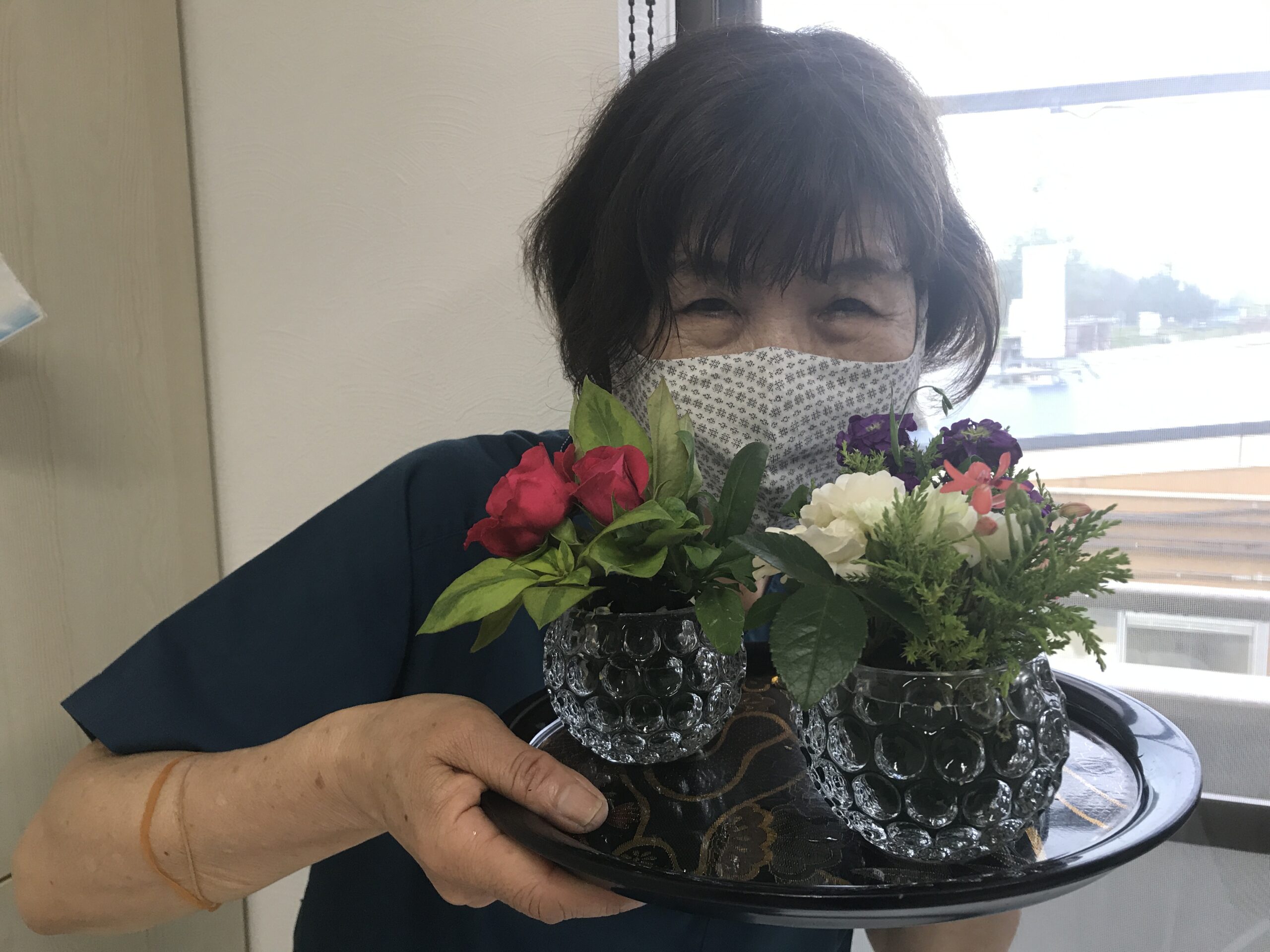院内の清掃やお花たちの管理・世話をしている方　柴垣歯科医院