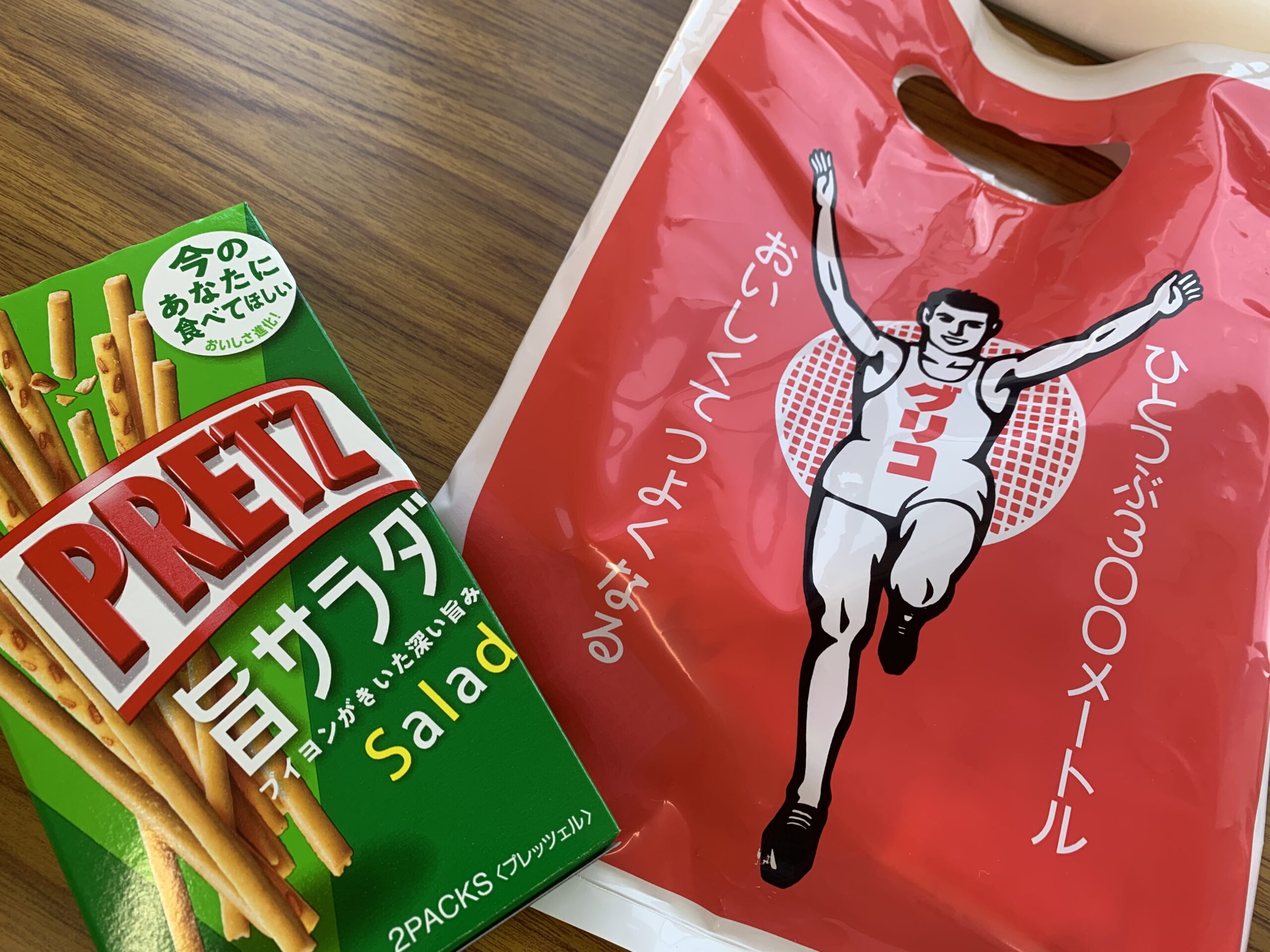 江崎グリコ株式会社様からお菓子詰め合わせ　柴垣歯科医院