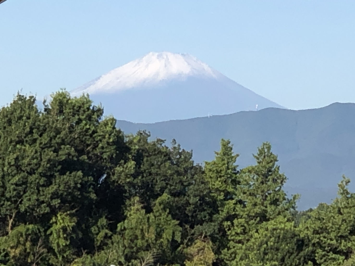 診療室から見える富士山　綾瀬市と海老名市の境に位置する柴垣歯科医院