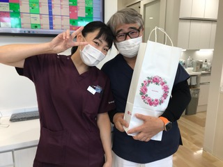 綾瀬市と海老名市の境に位置する柴垣歯科医院　院長への誕生日プレゼント