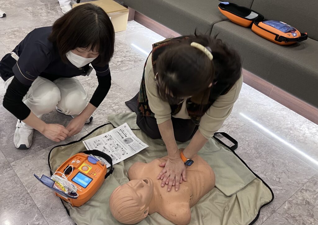 綾瀬市海老名市柴垣歯科医院　AED　院内勉強会